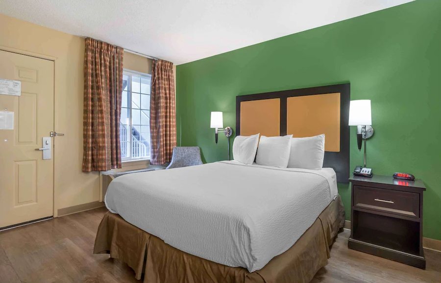 Extended Stay America Seattle Bellevue Factoria — Guest room