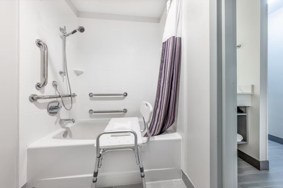 Extended Stay America Seattle Lynnwood — Bathroom