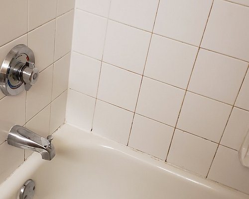 Extended Stay America Select Suites Atlanta Cumberland Mall — Bathroom