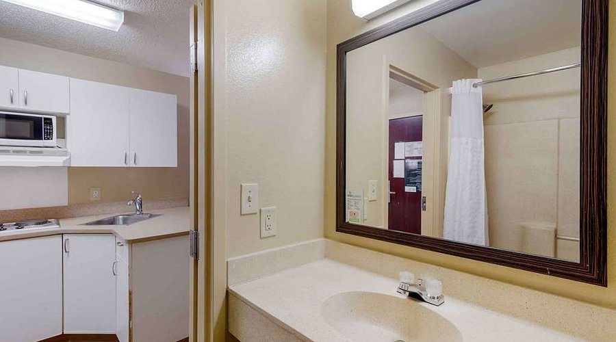 Extended Stay America Select Suites Atlanta Marietta Wildwood — Bathroom