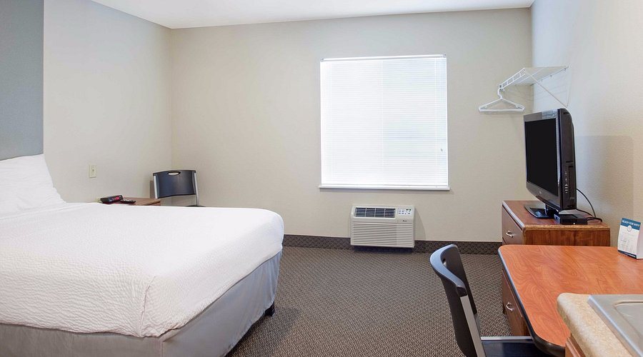 Extended Stay America Select Suites Austin Northwest — Guest room