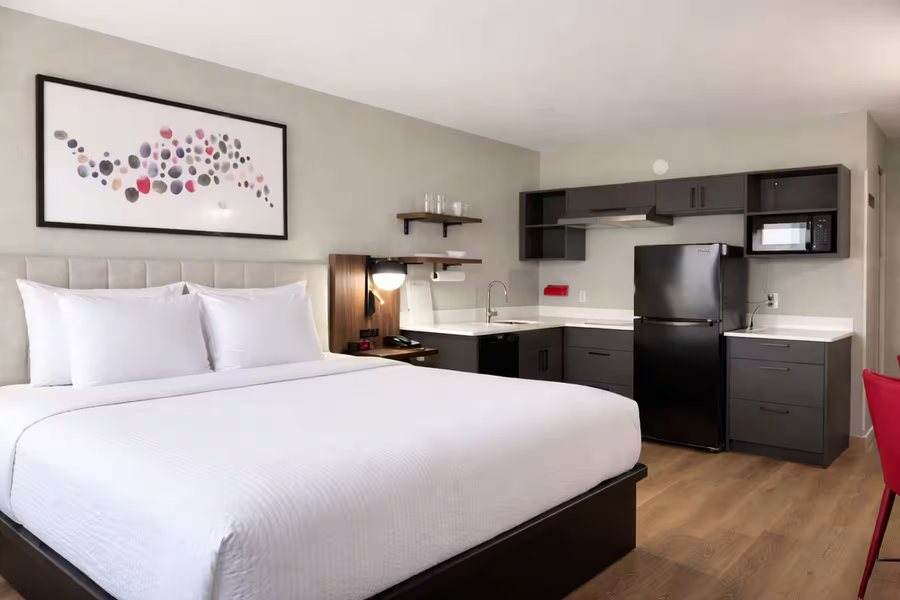 Extended Stay America Select Suites Dayton Miamisburg — Guest room