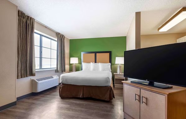 Extended Stay America Select Suites Denver Aurora South — Guest room