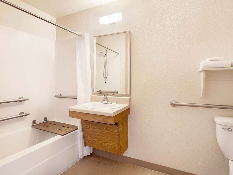 Extended Stay America Select Suites Firestone — Bathroom