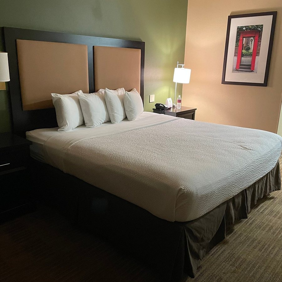 Extended Stay America Select Suites Hartford Manchester — Guest room