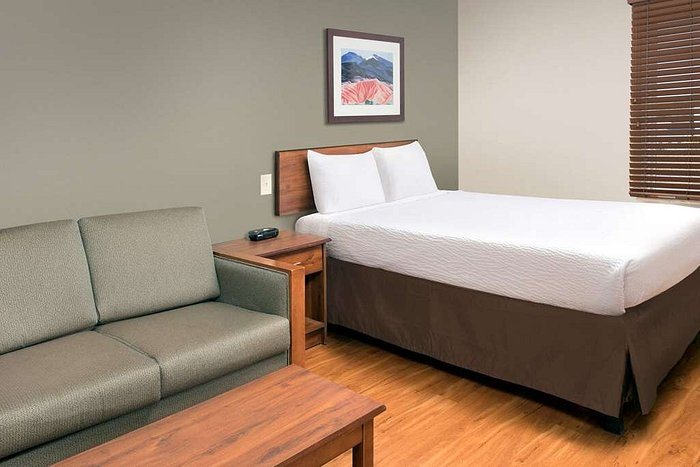 Extended Stay America Select Suites Kansas City Stadium — Guest room