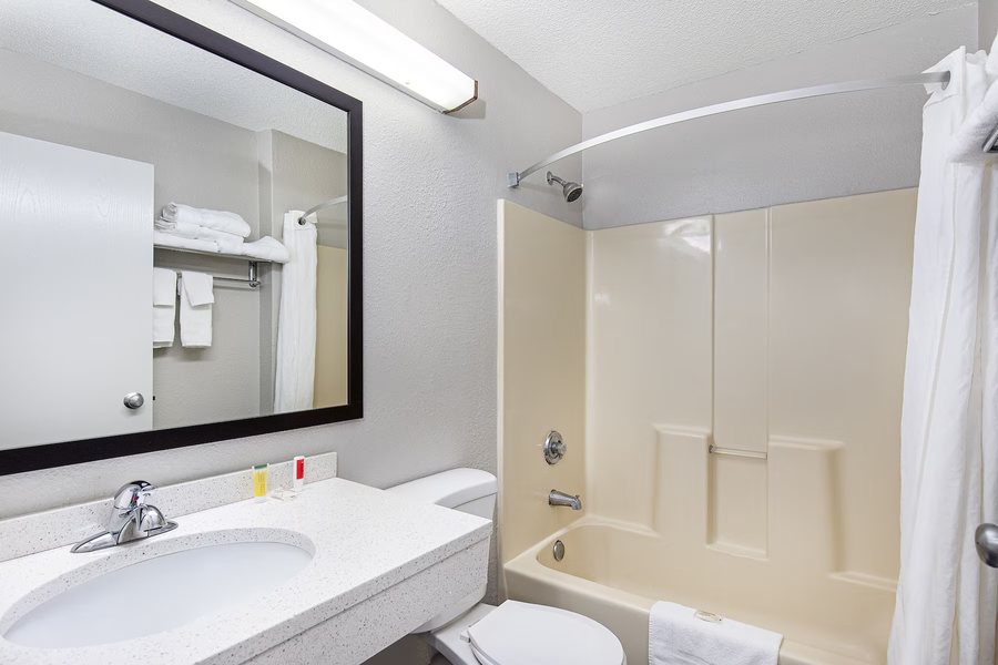 Extended Stay America Select Suites Memphis Cordova TN — Bathroom