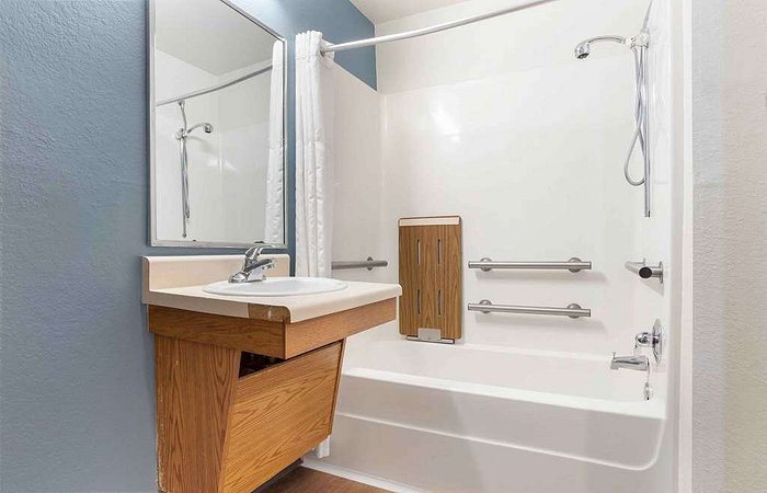 Extended Stay America Select Suites Montgomery — Bathroom