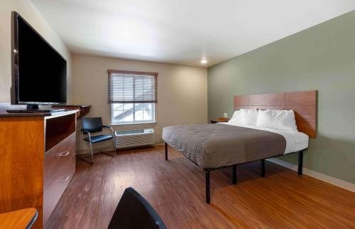 Extended Stay America Select Suites Oklahoma City West — Guest room