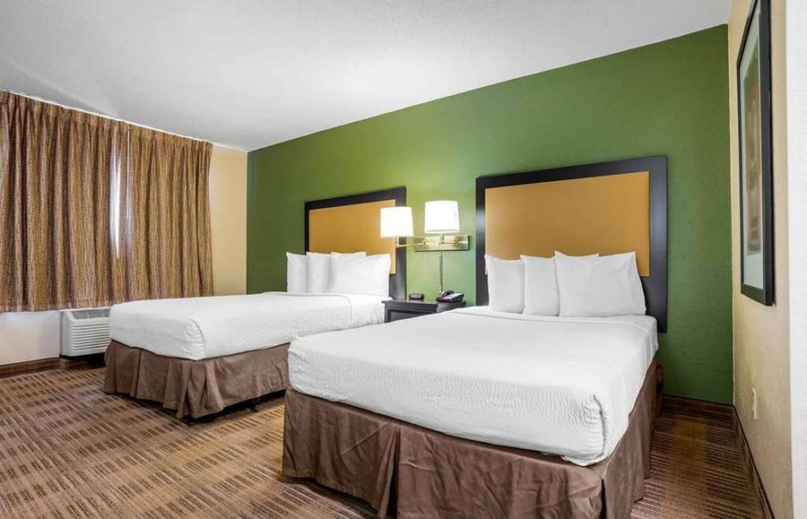 Extended Stay America Select Suites Pensacola Northeast — Guest room