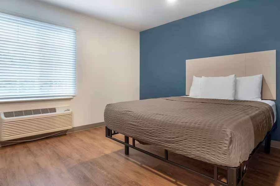 Extended Stay America Select Suites Tallahassee Northwest — Guest room