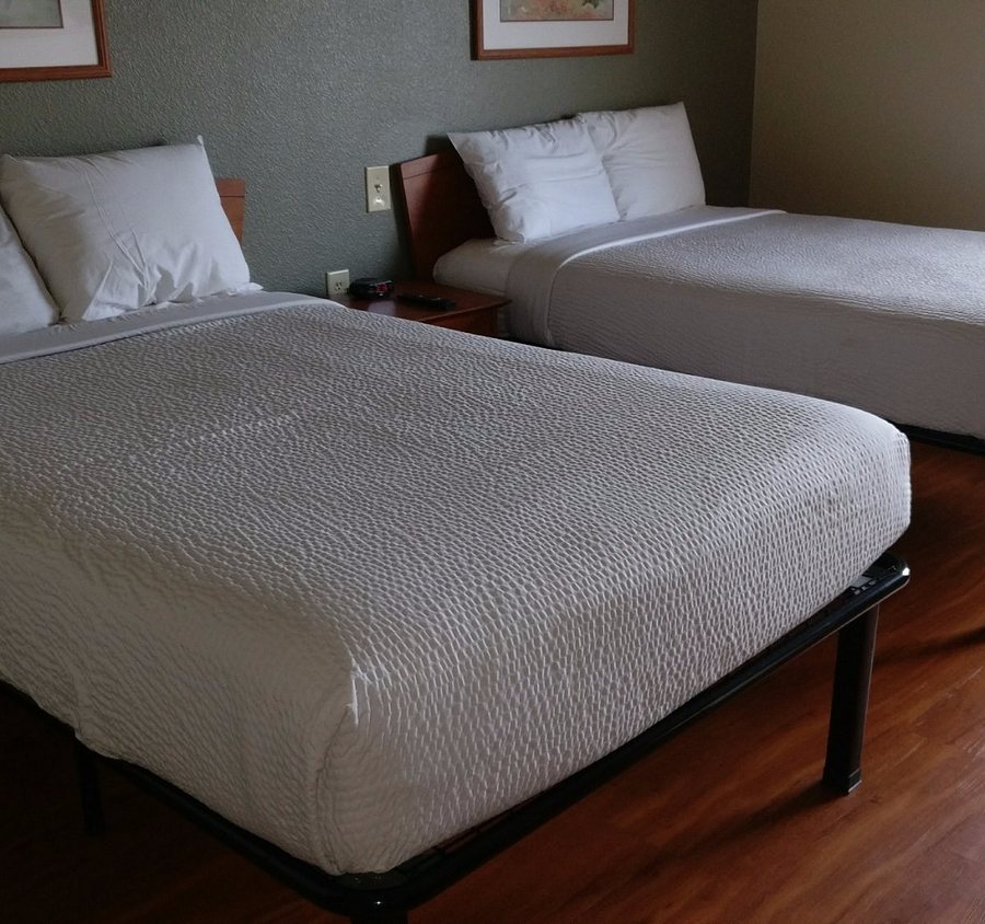 Extended Stay America Select Suites Wilmington West — Guest room