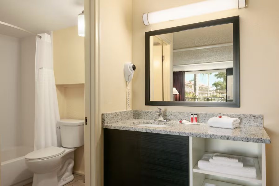 Extended Stay America Suites Carillon Park — Bathroom