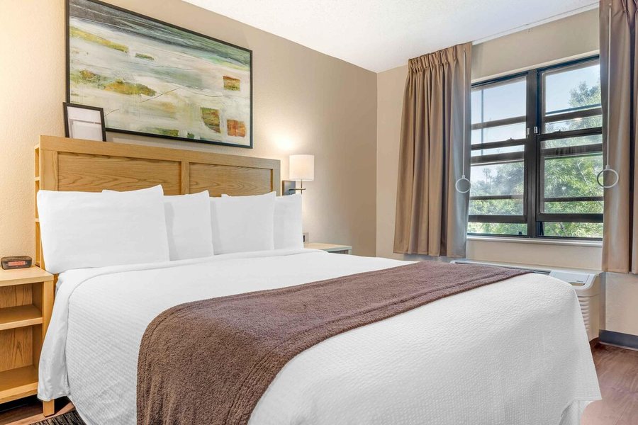 Extended Stay America Suites Carlsbad Village By The Sea — Guest room