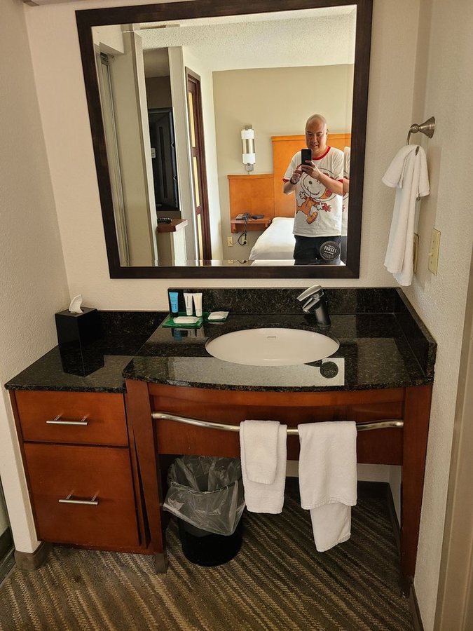 Extended Stay America Suites Cincinnati Blue Ash Reed Hartman — Bathroom