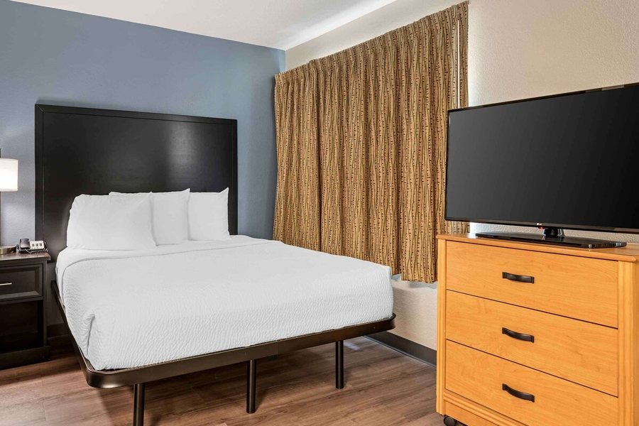 Extended Stay America Suites Cincinnati Blue Ash Reed Hartman — Guest room