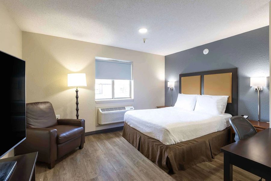 Extended Stay America Suites Columbia Greystone — Guest room