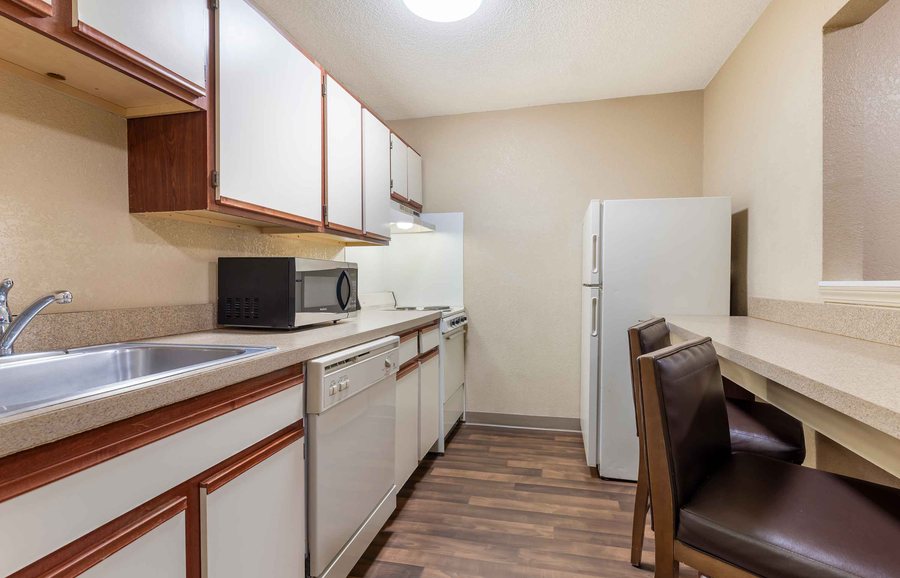 Extended Stay America Suites Detroit Rochester Hills — Bathroom
