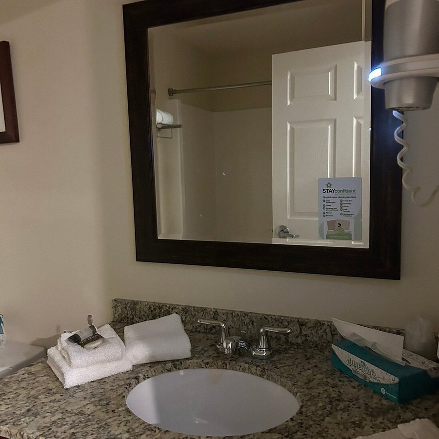 Extended Stay America Suites Minot — Bathroom