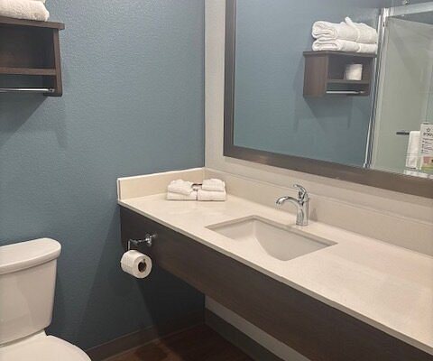 Extended Stay America Suites Portland East — Bathroom