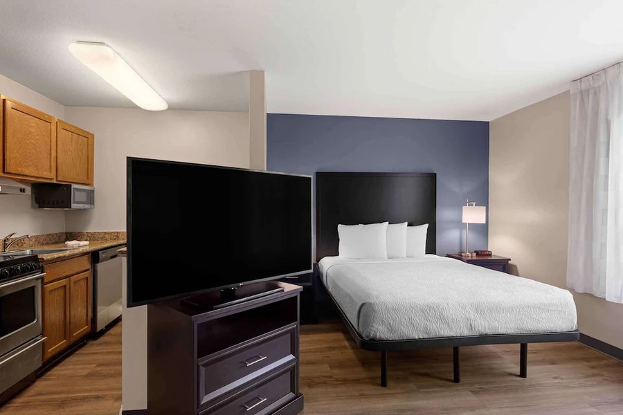 Extended Stay America Suites St Louis Fenton — Guest room