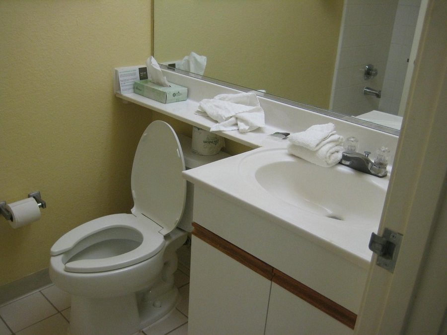 Extended Stay America Washington D C Sterling — Bathroom