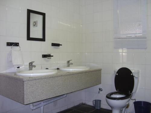 Ezulwini Berg Resort — Bathroom