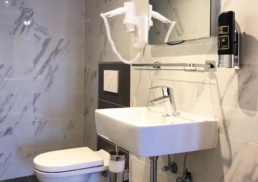 Facade Hotel Amsterdam — Bathroom
