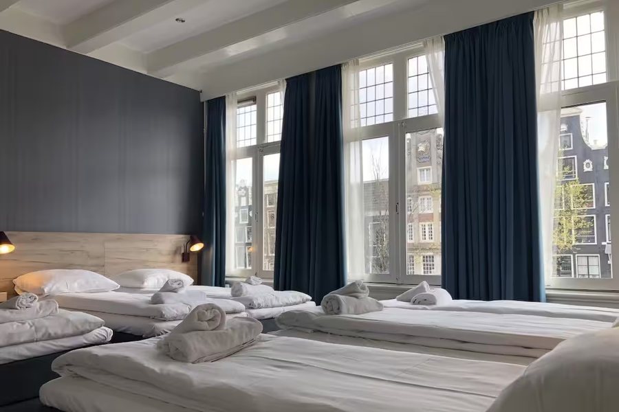 Facade Hotel Amsterdam — Guest room