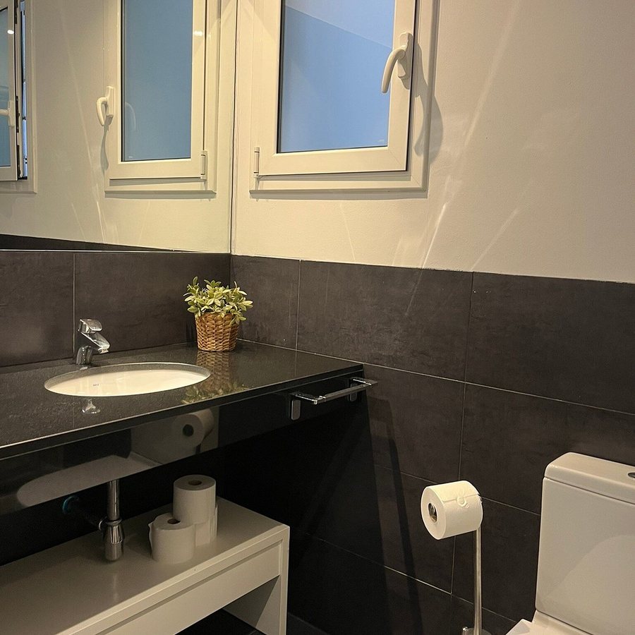 Factory Hostels Barcelona Barcelona Catalonia — Bathroom