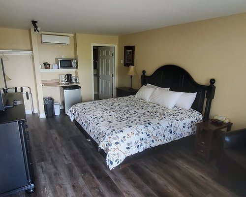 Fair Isle Motel — Guest room