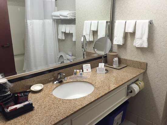 Fairbanks Inn — Bathroom