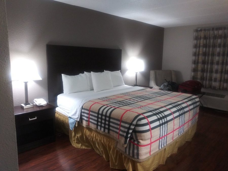 FairBridge Inn Express — Guest room