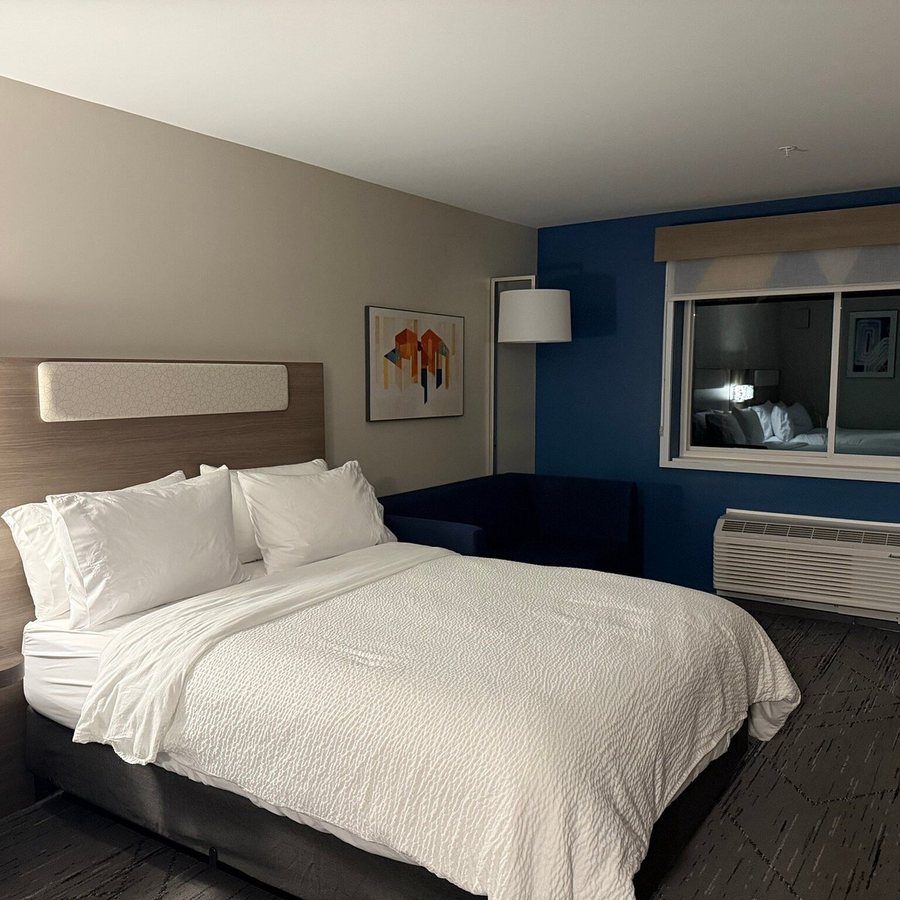 FairBridge Inn Express Pittsfield — Guest room