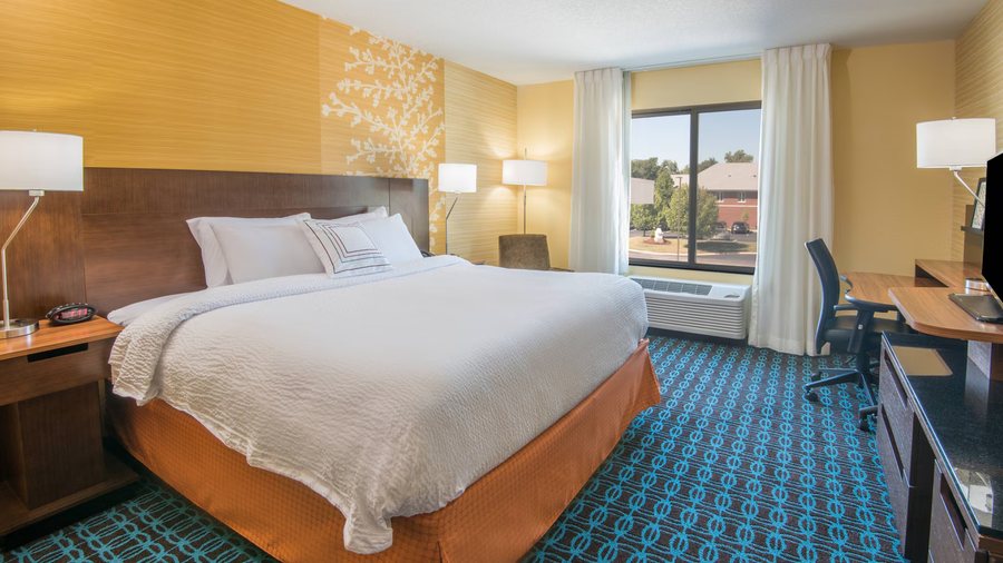 FairBridge Inn Suites Fort Wayne — Guest room