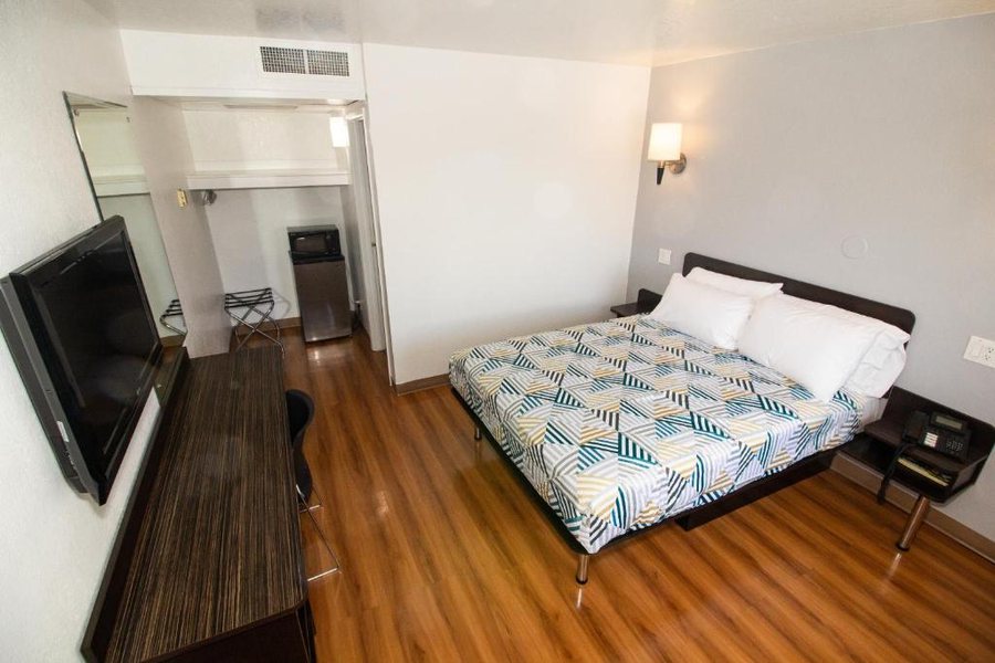 FairBridge Inn Suites Moscow Pullman — Guest room