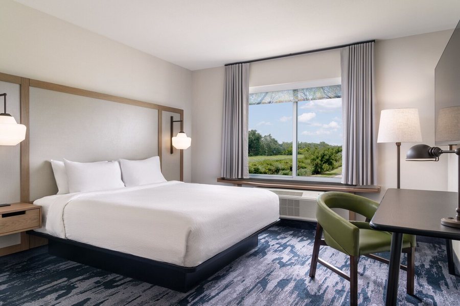 Fairfield By Marriott Cleveland — Guest room