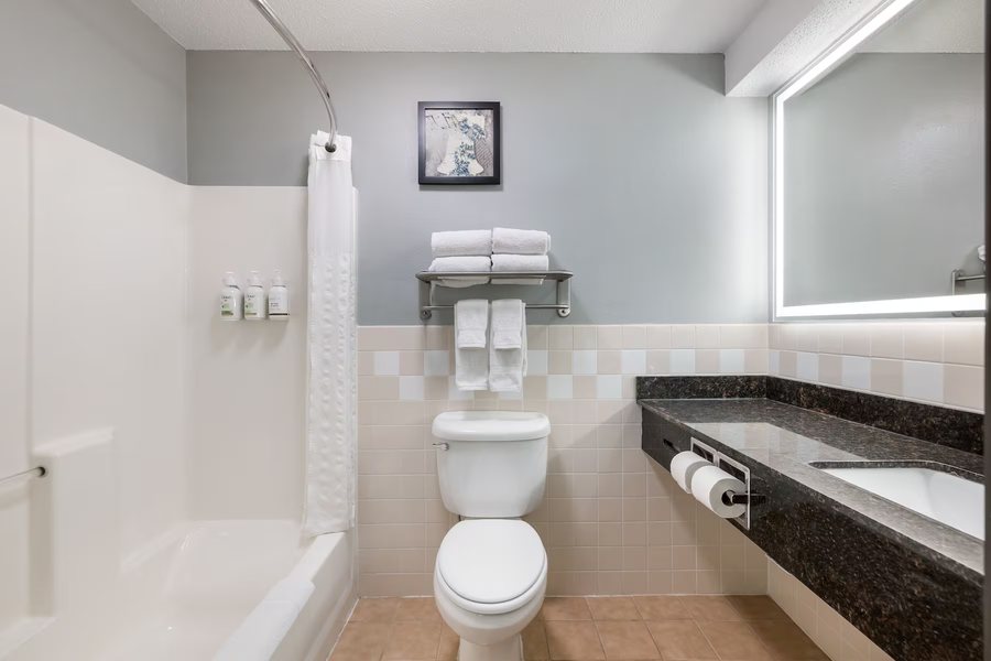 Fairfield by Marriott Inn Suites Aberdeen — Bathroom