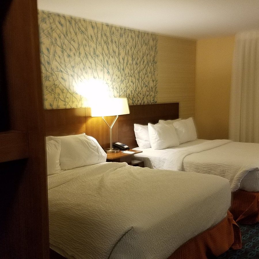 Fairfield by Marriott Inn Suites Akron Fairlawn — Guest room