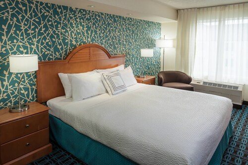 Fairfield by Marriott Inn Suites Anchorage Midtown — Guest room