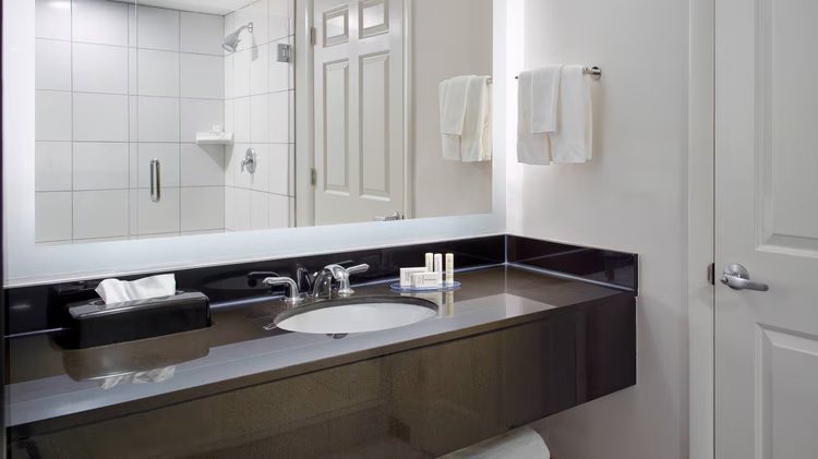 Fairfield by Marriott Inn Suites Asheboro — Bathroom