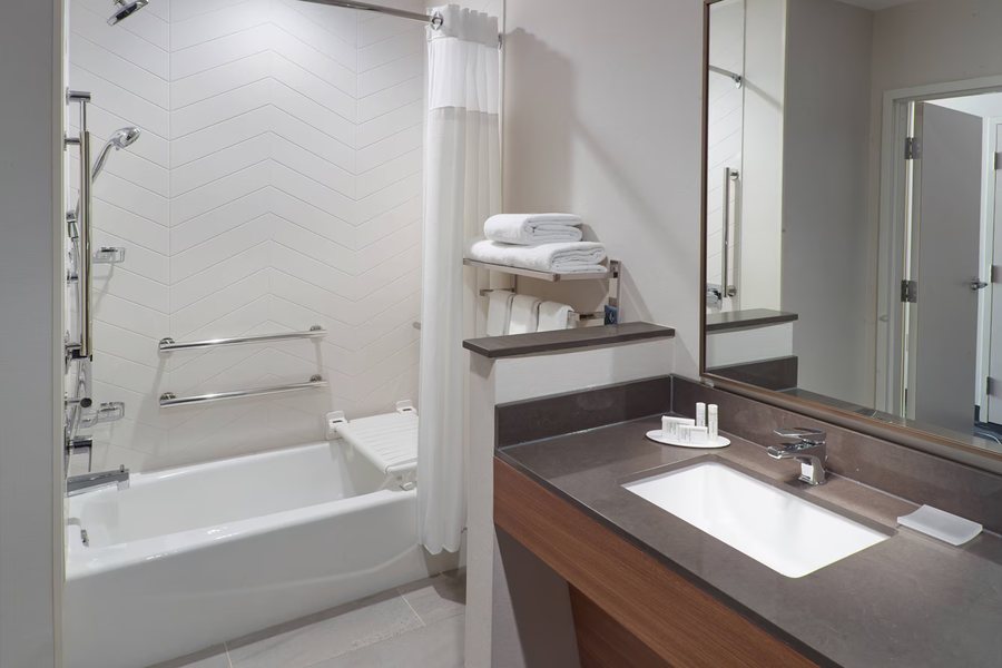 Fairfield by Marriott Inn Suites Athens — Bathroom