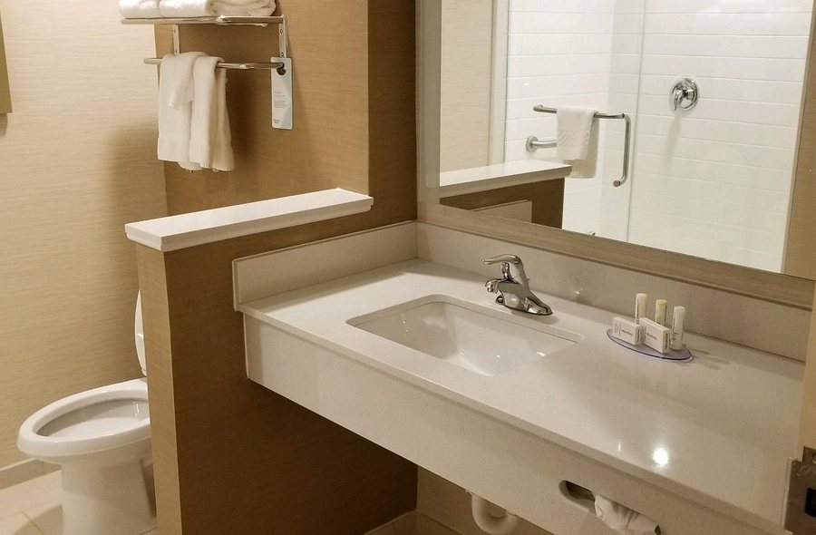 Fairfield by Marriott Inn Suites Atlanta Acworth — Bathroom