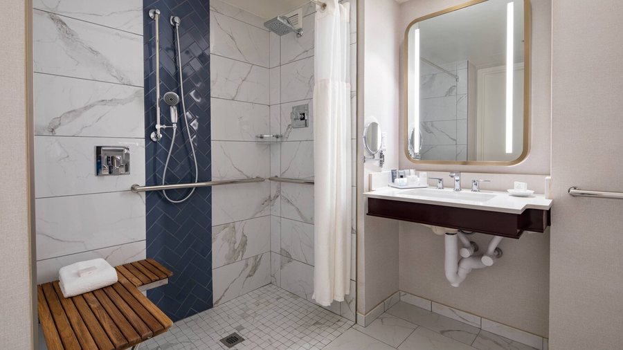Fairfield by Marriott Inn Suites Atlanta Buckhead — Bathroom