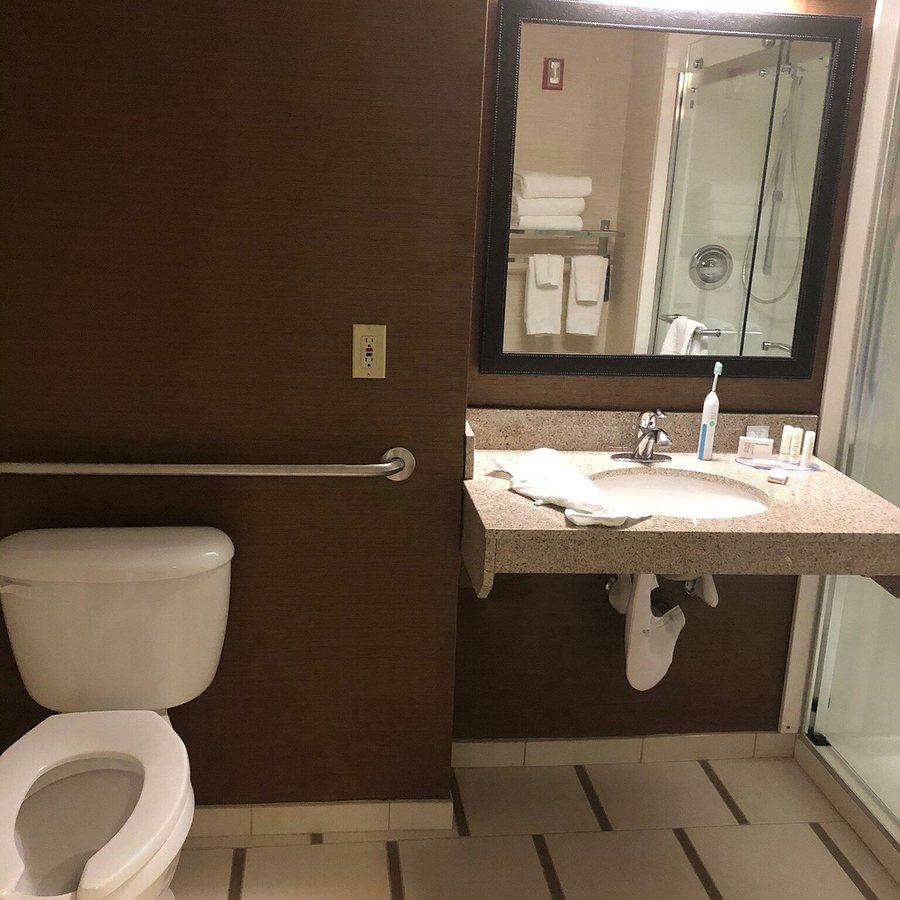 Fairfield by Marriott Inn Suites Atlanta Buford Mall of Georgia — Bathroom