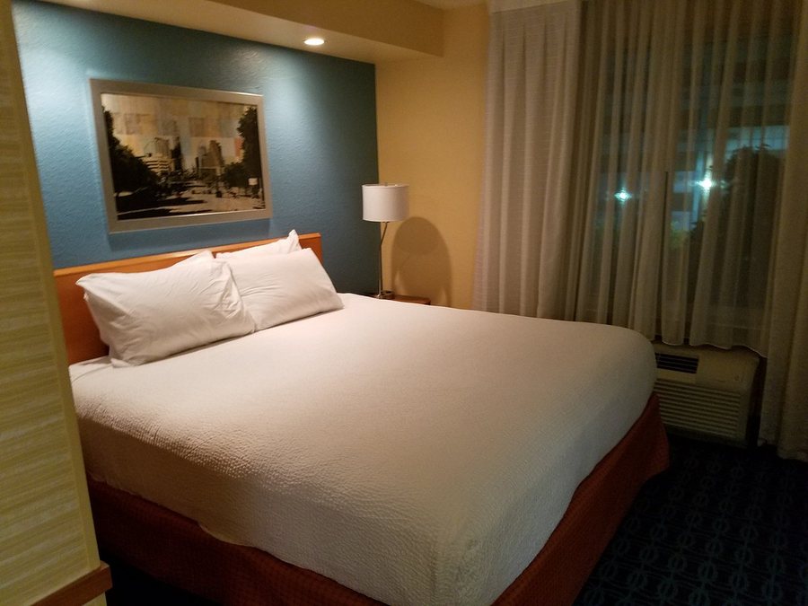 Fairfield by Marriott Inn Suites Austin South — Guest room