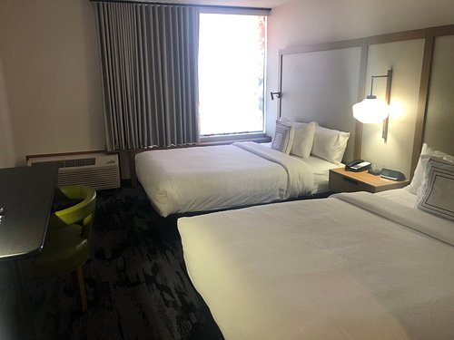 Fairfield by Marriott Inn Suites Bakersfield Central — Guest room