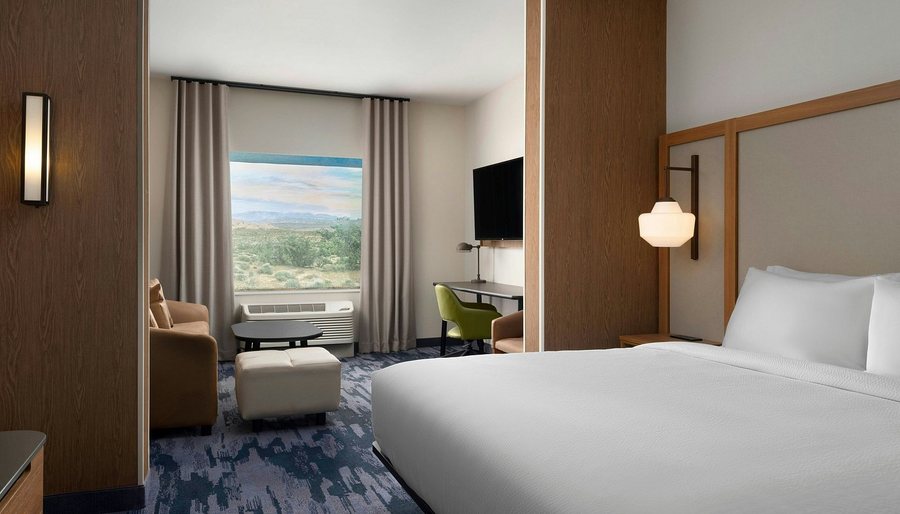 Fairfield by Marriott Inn Suites Barstow — Guest room