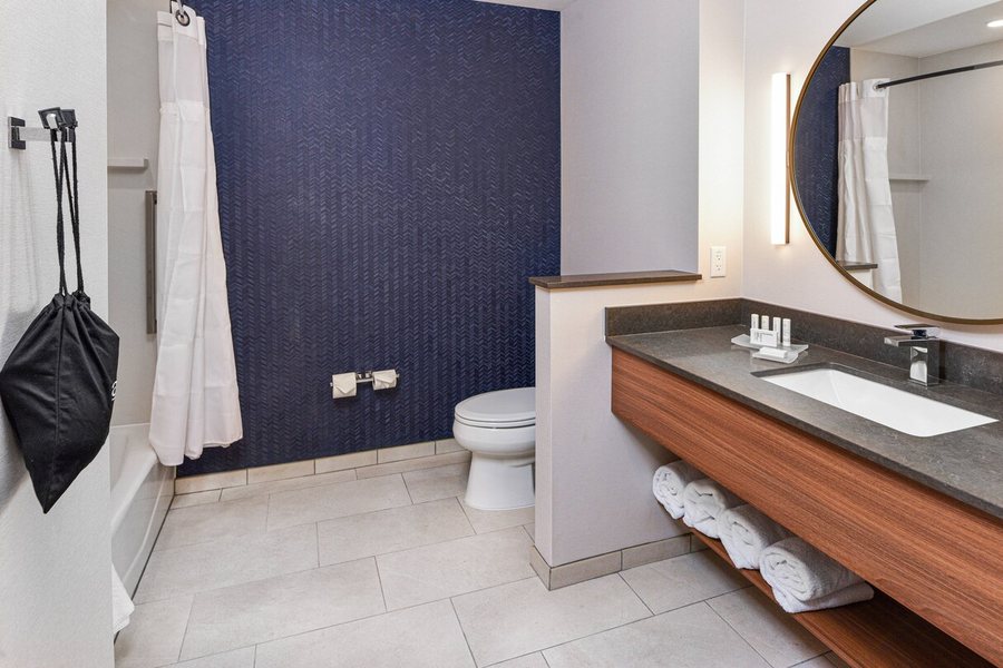 Fairfield by Marriott Inn Suites Billings — Bathroom