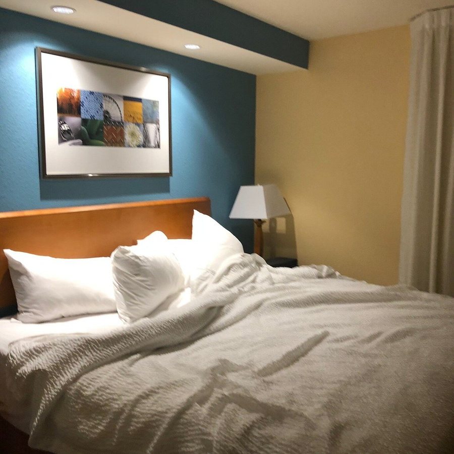 Fairfield by Marriott Inn Suites Bloomington — Guest room